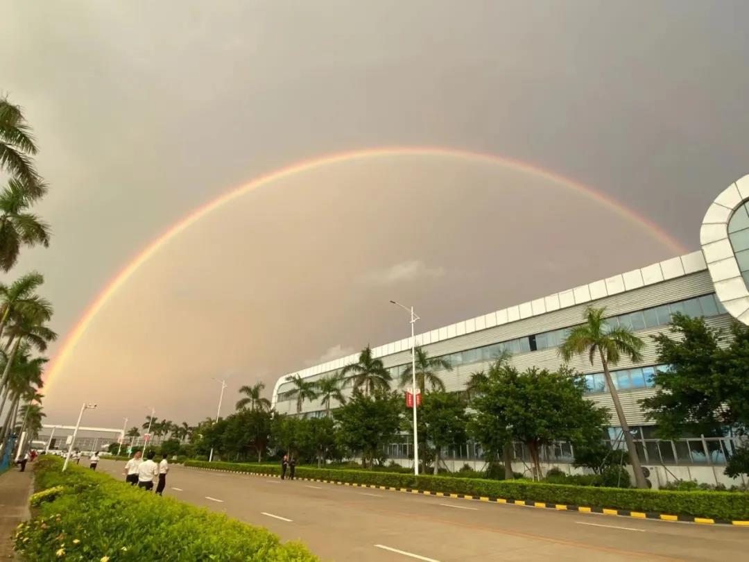 Hình ảnh cầu vồng trên Nhà máy SANY