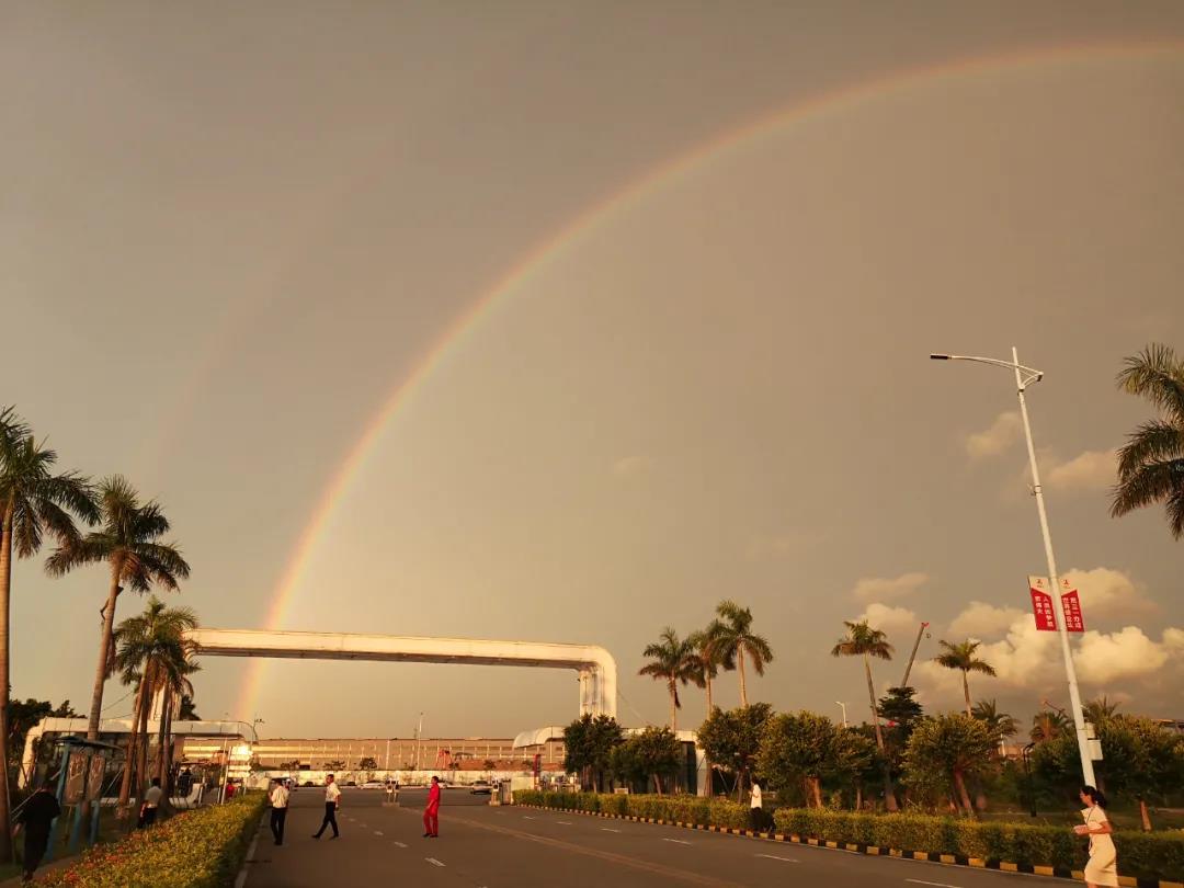Hình ảnh cầu vồng trên Nhà máy SANY