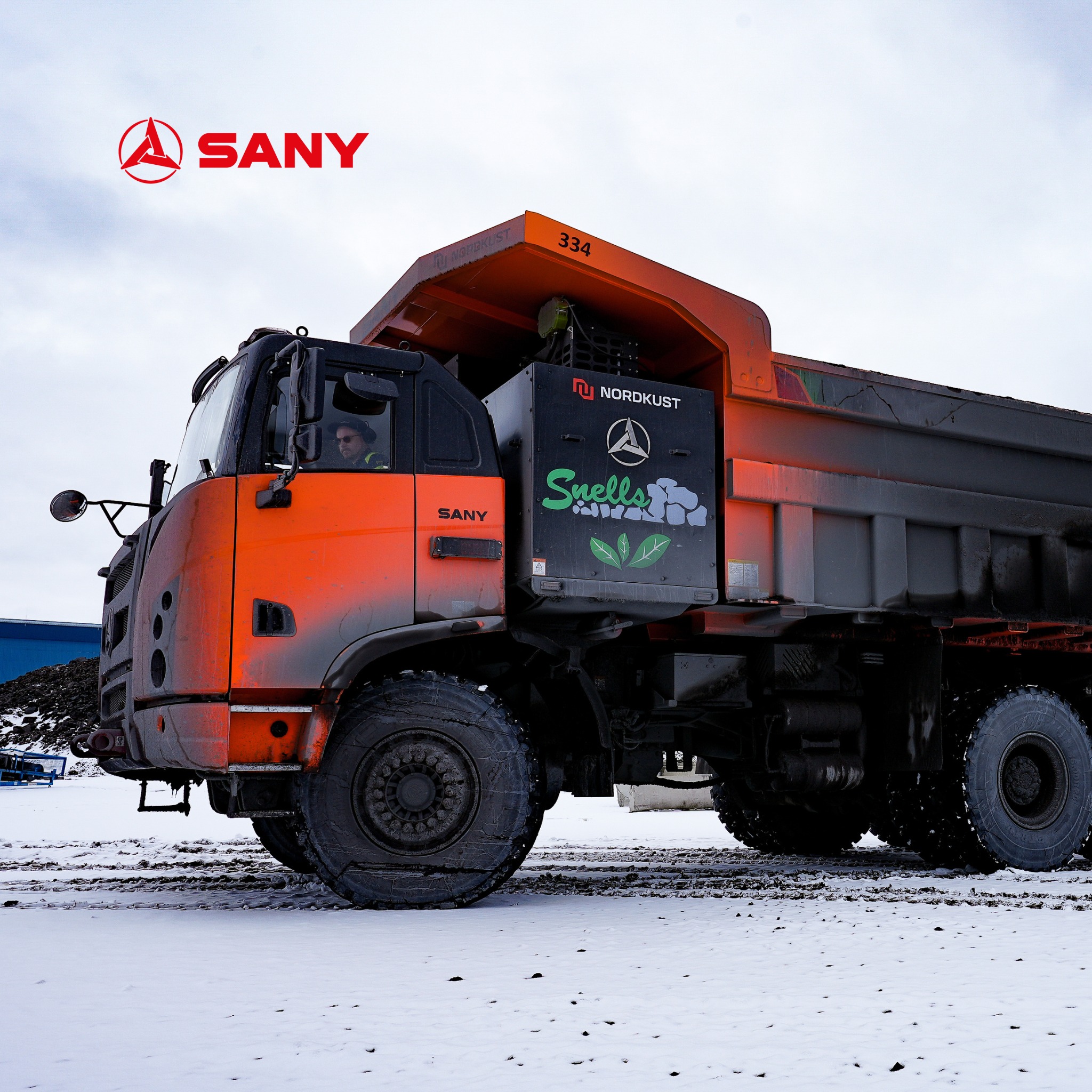 Xe tải thân rộng chạy điện SKT105E sử dụng trong khai thác mỏ