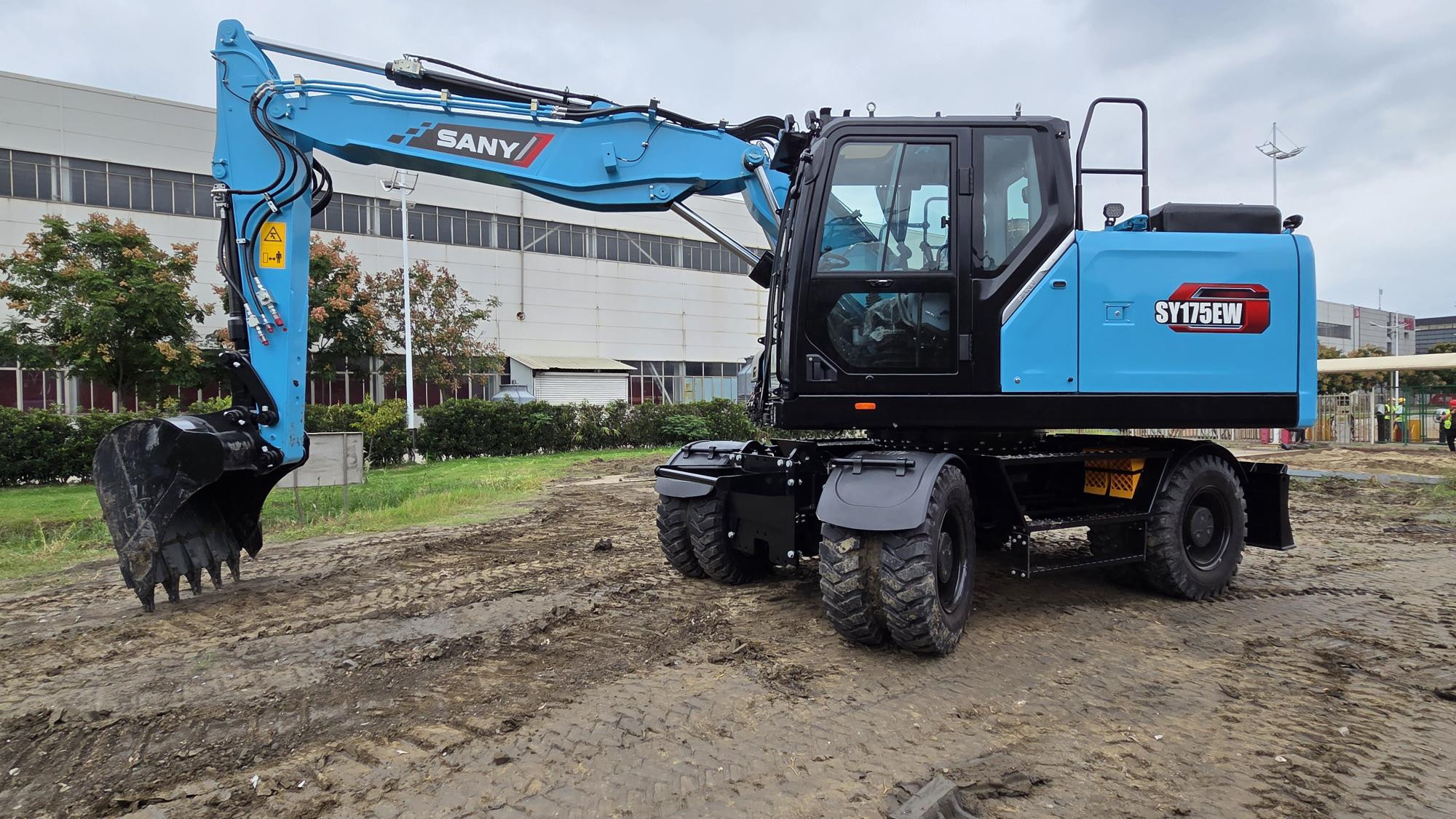 Video máy xúc bánh lốp điện SANY SY175EW hoạt động