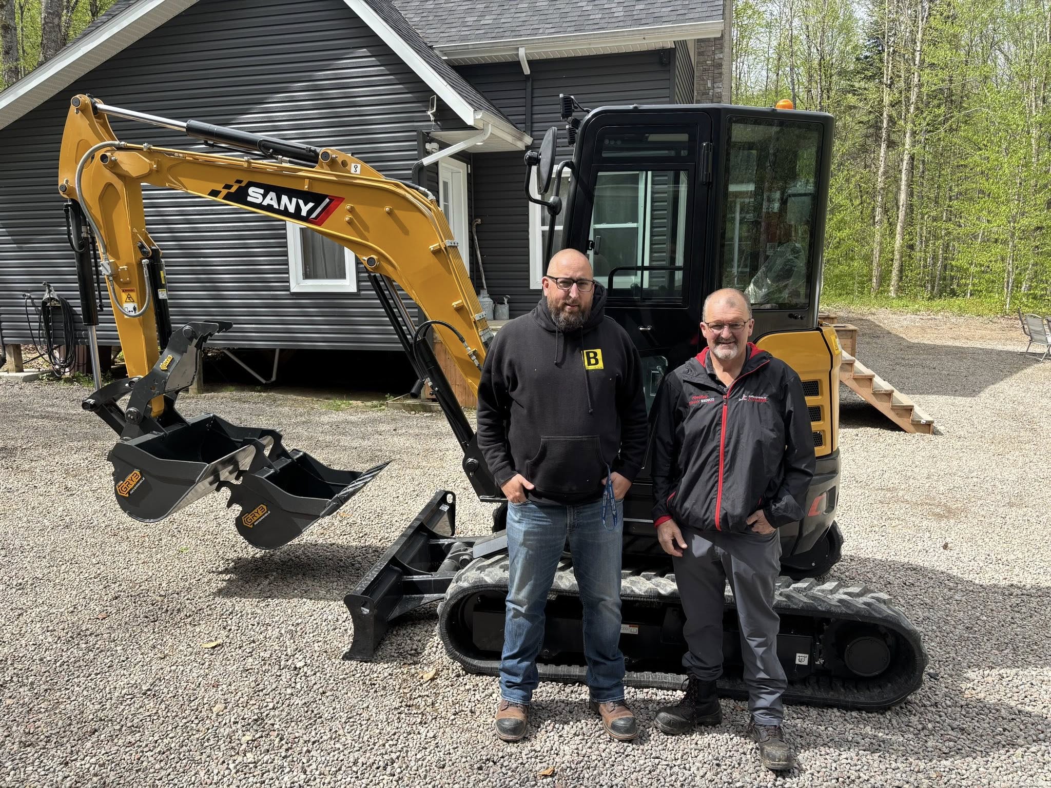 SANY Canada : Chúc mừng những khách hàng đã mua chiếc máy xúc SANY SY60C, SY35U, SY155U, SY365C của chúng tôi trong tháng 5.2025