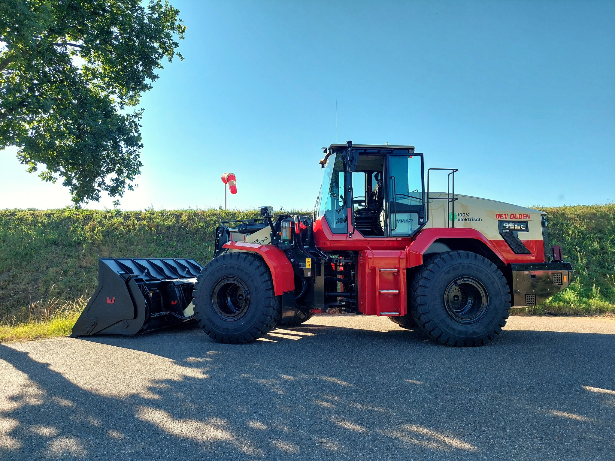 xúc lật điện sany