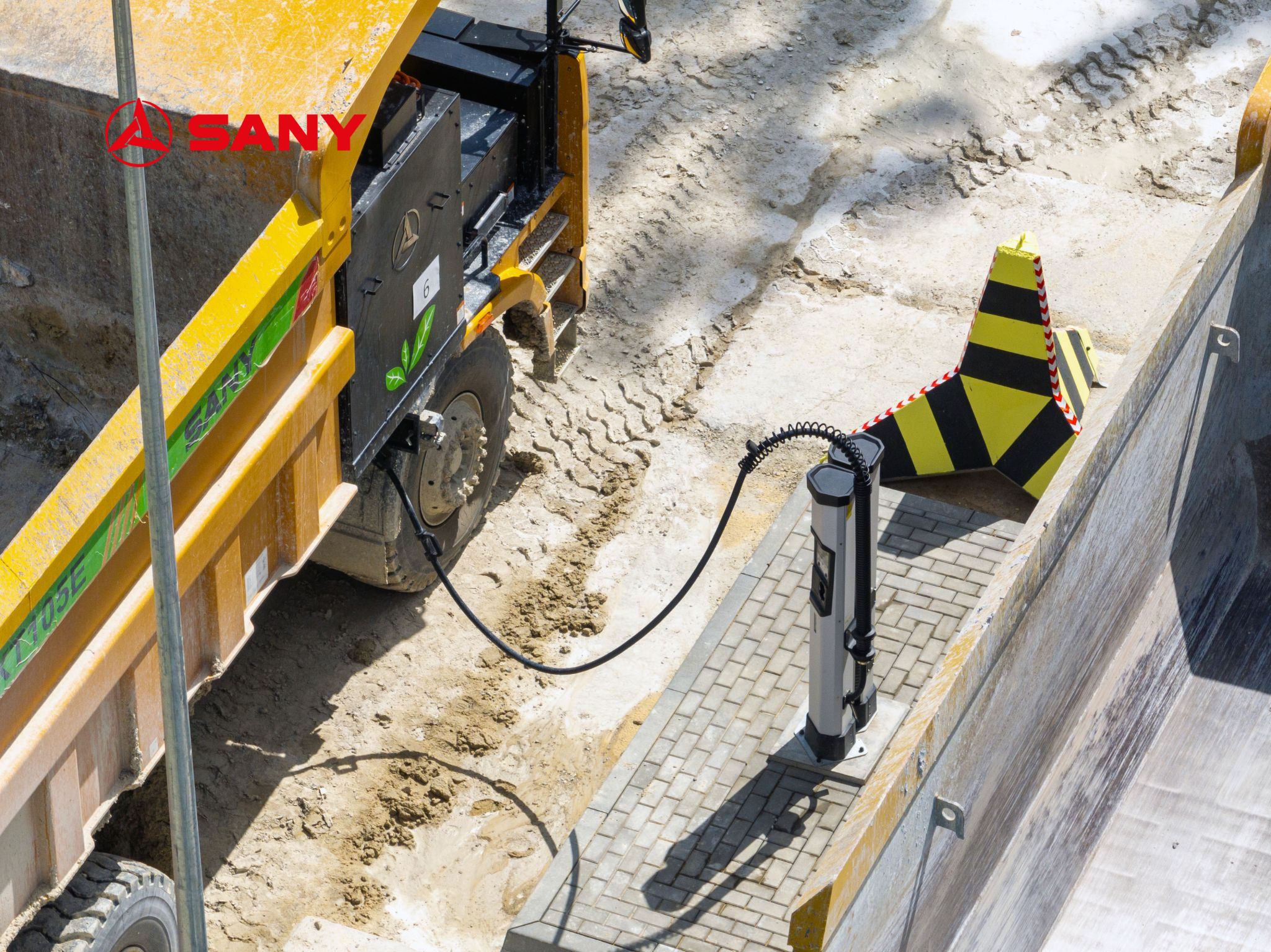 xe tải mỏ điện skt105e