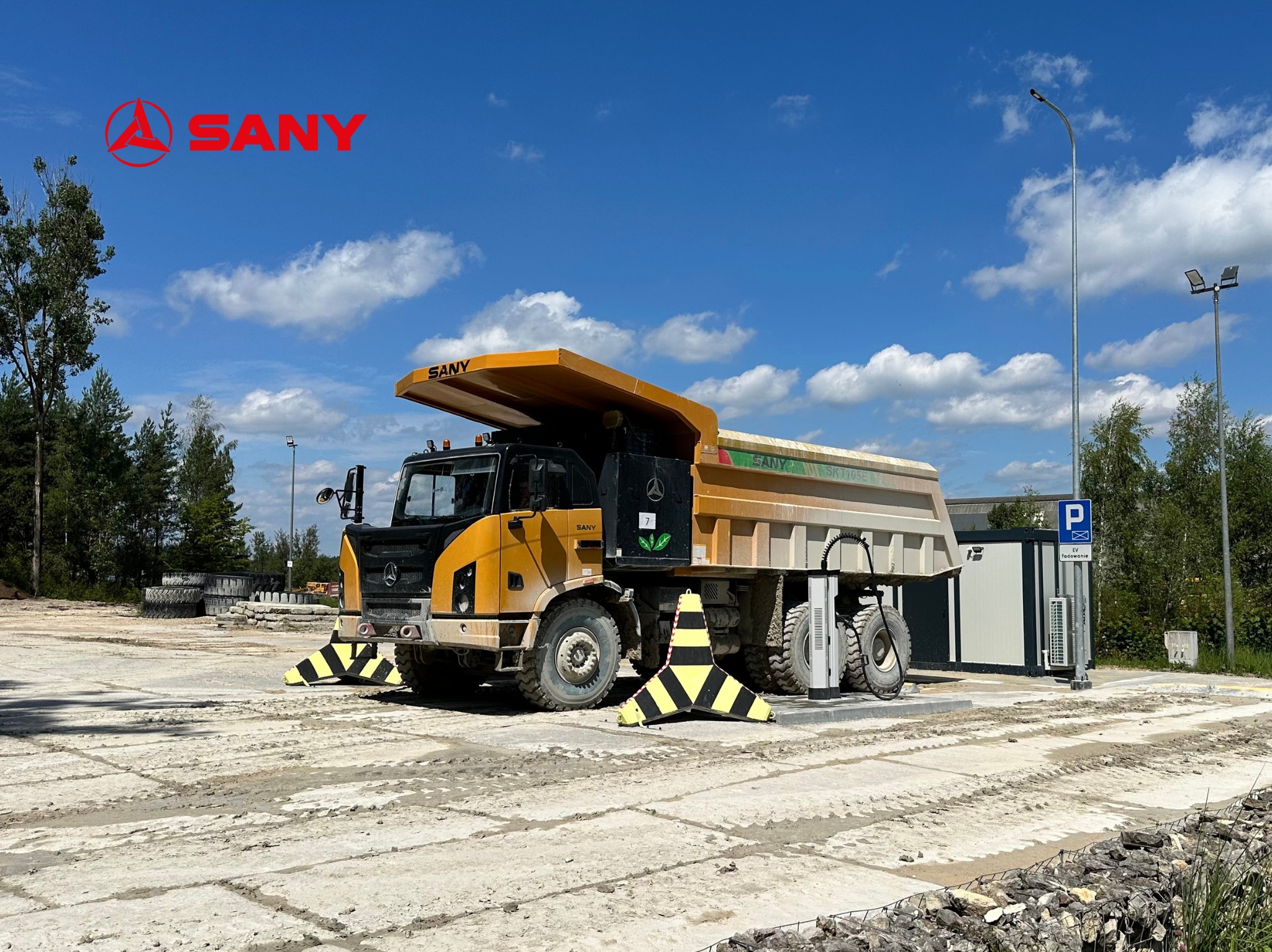 xe tải mỏ điện skt105e