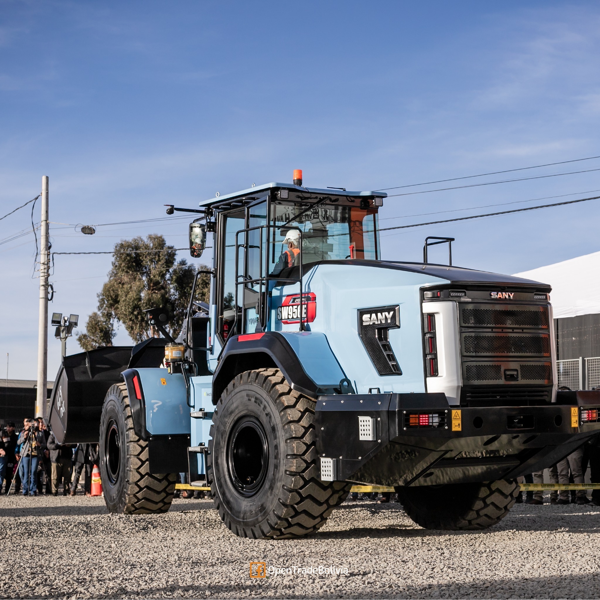 xúc lật điện sw956e