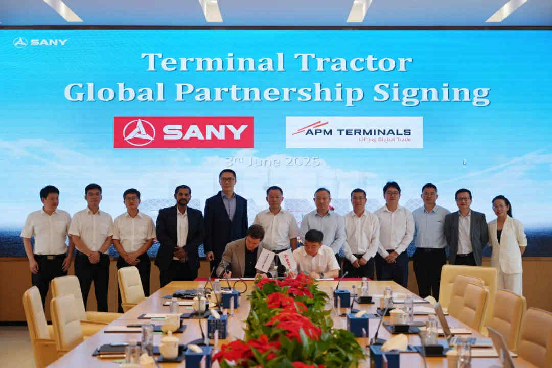 Ký kết hợp đồng mua 500 máy kéo điện chạy cảng giữa SANY và tập đoàn Maersk