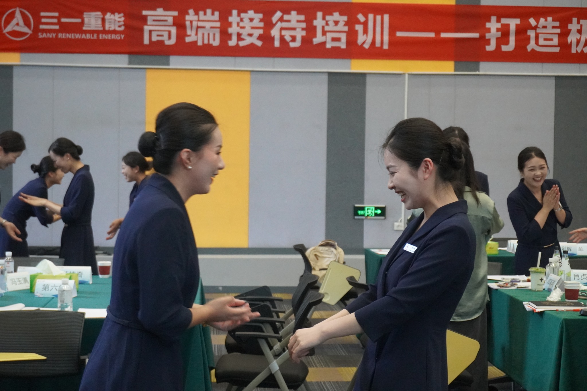 khóa học đón tiếp khách hàng SANY RE