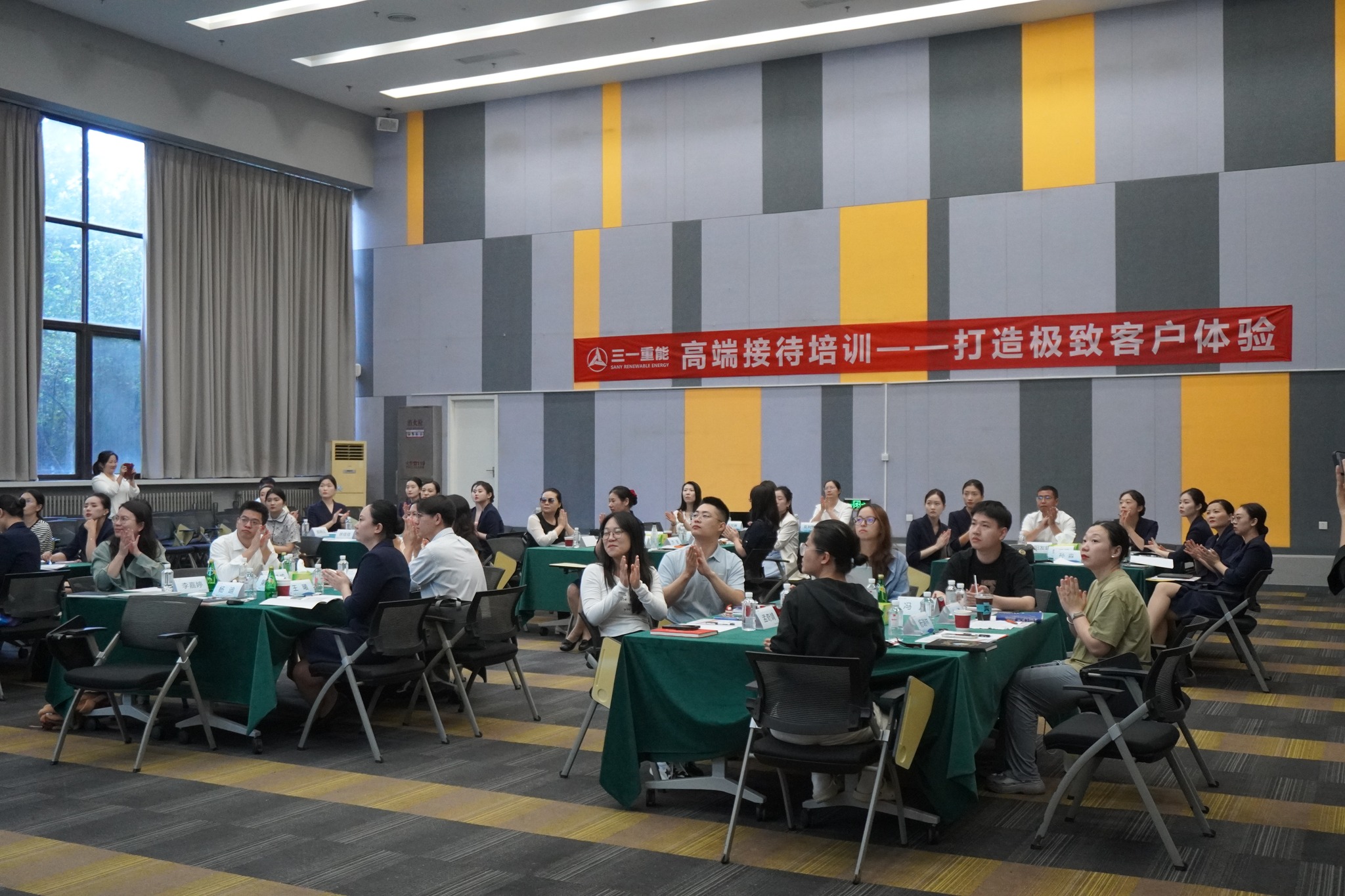 khóa học đón tiếp khách hàng SANY RE