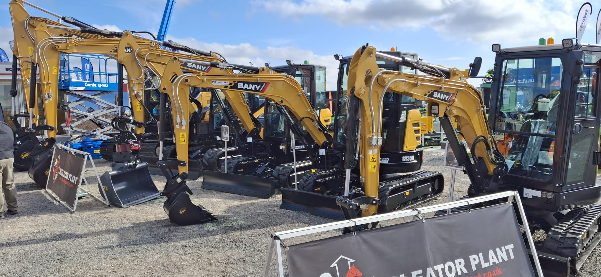SANY UK & Ireland : Balmoral Show  giới thiệu máy xúc đào SANY và xe nâng tầm xa telehandler SANY