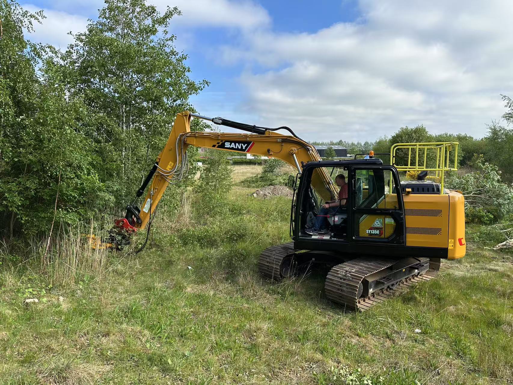 máy xúc sany sy135c