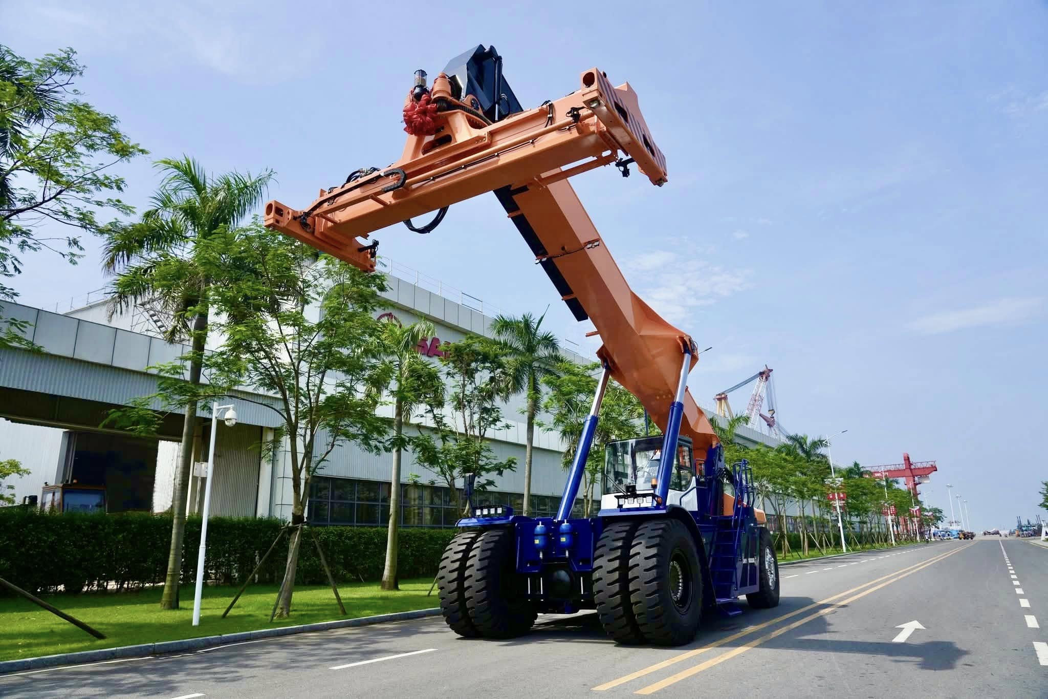 xe nâng container sany