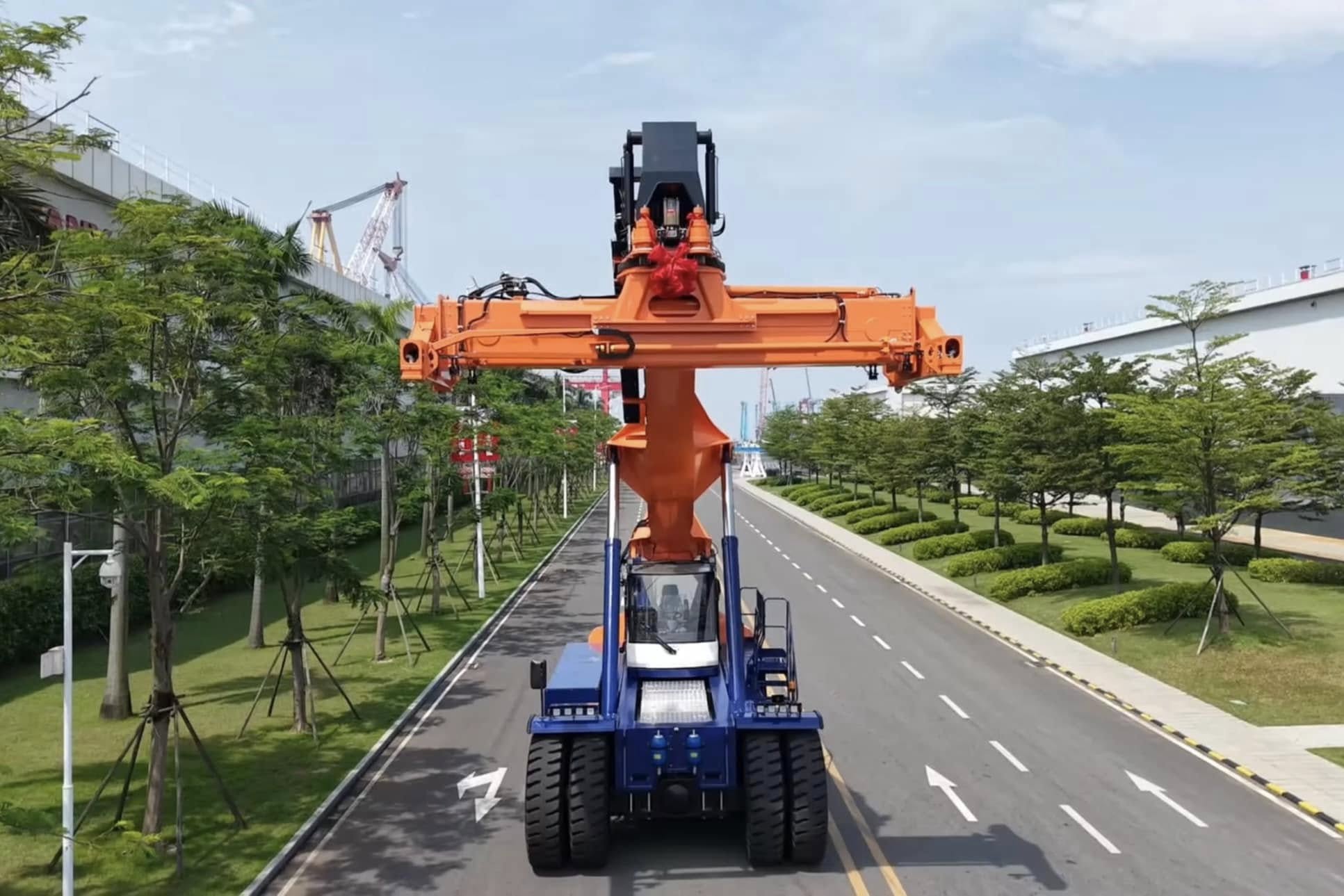 xe nâng container sany