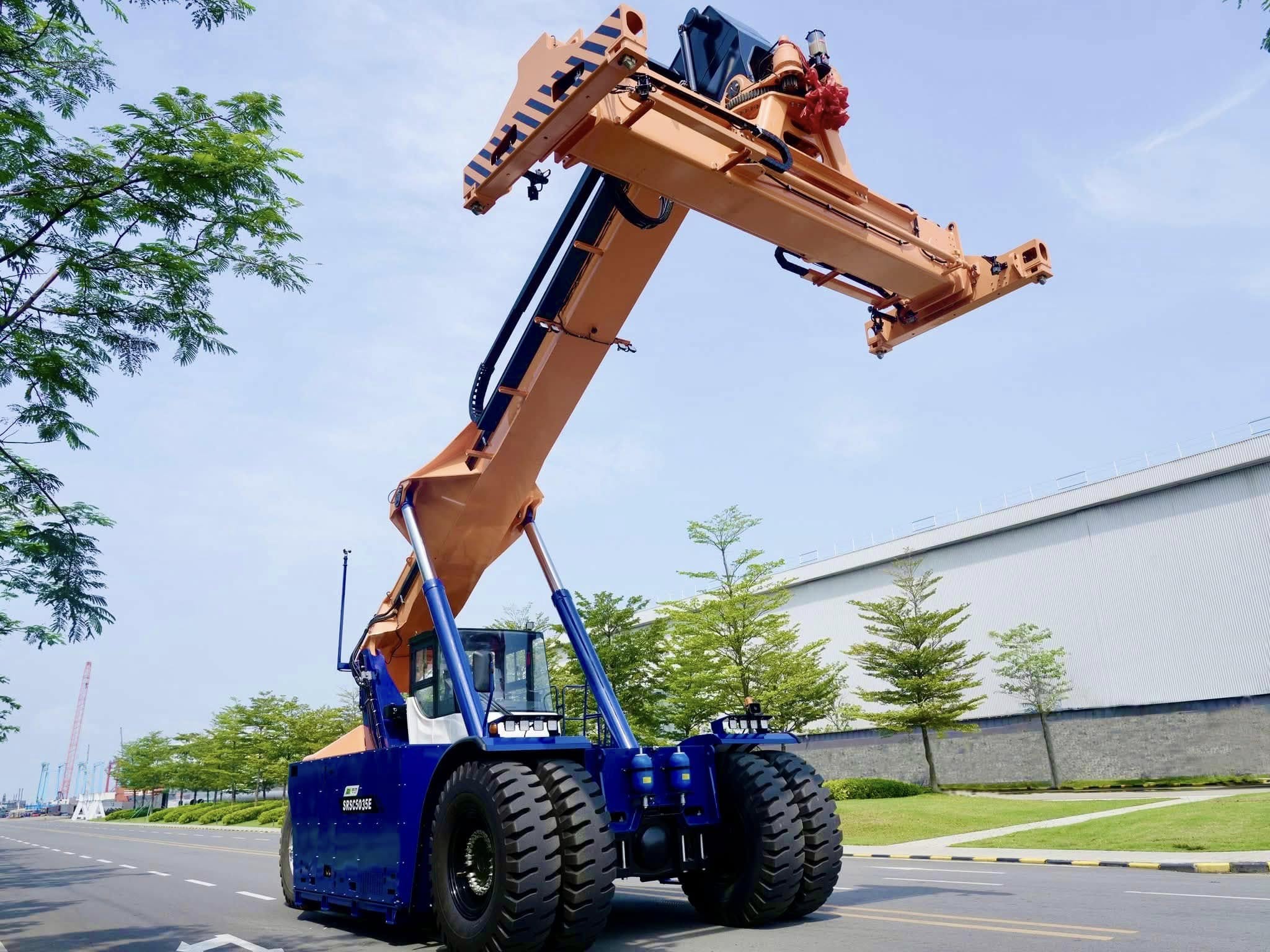 xe nâng container sany