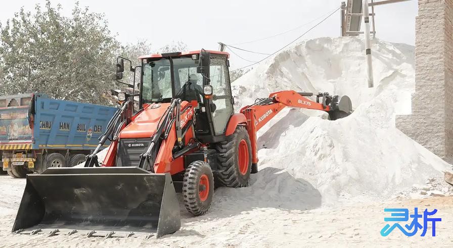 máy xúc đào liên hợp kubota