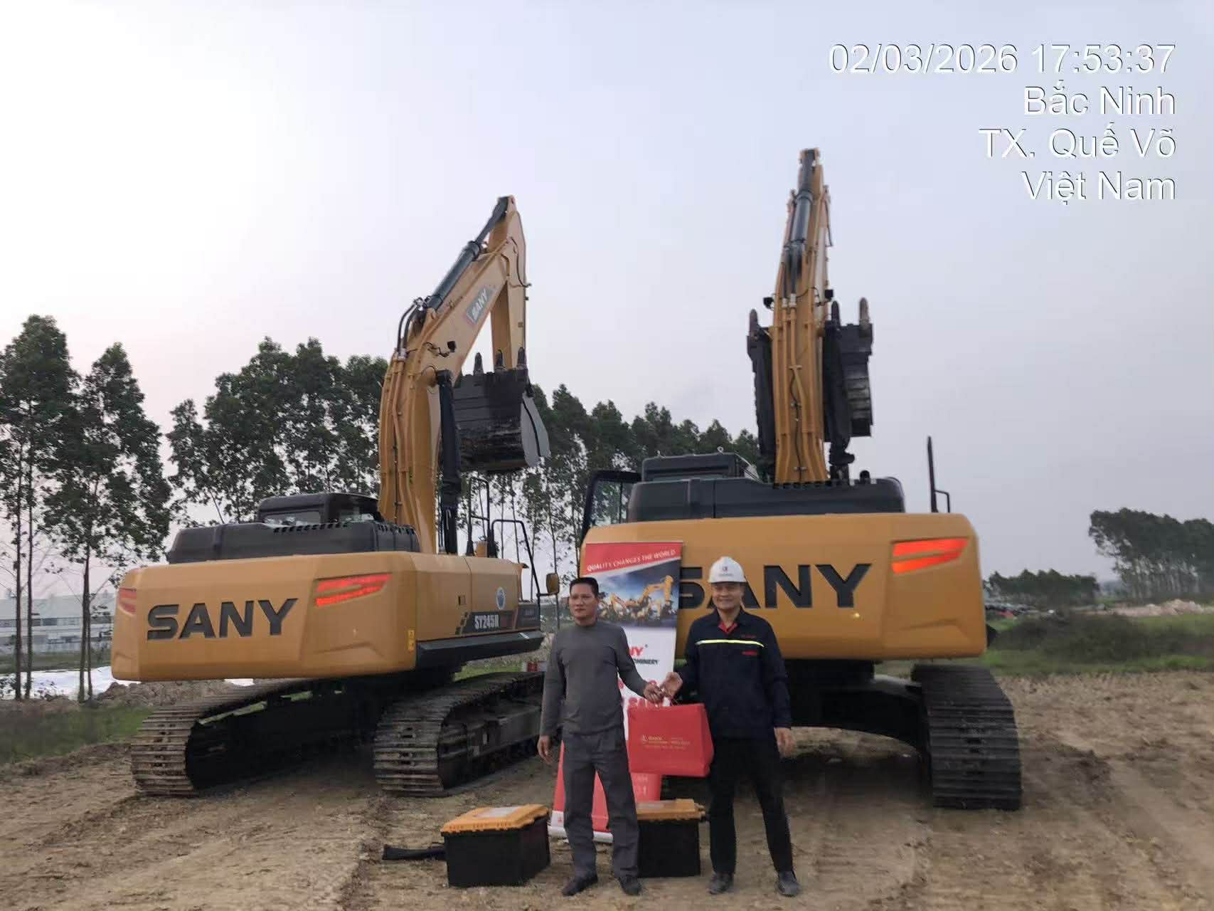 Bàn giao 02 máy xúc SANY SY245H đầu Xuân Bính Ngọ 2026