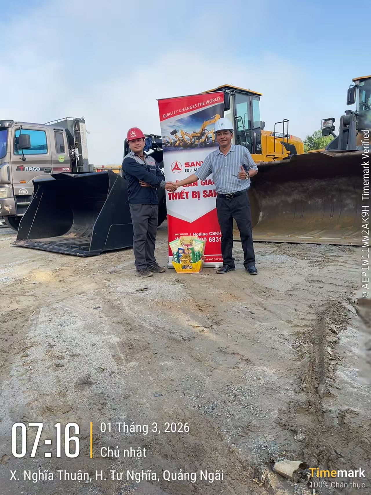 xúc lật sany