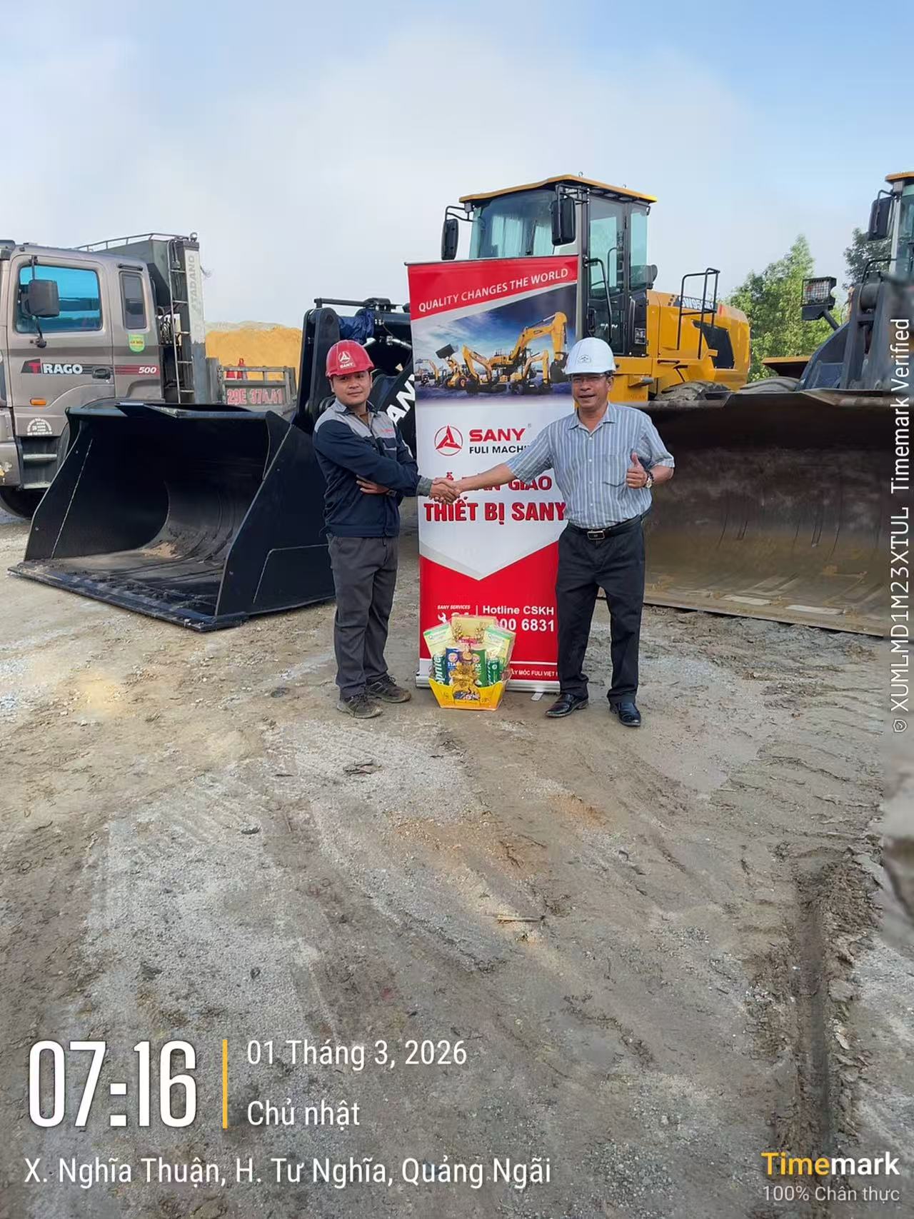 xúc lật sw956k