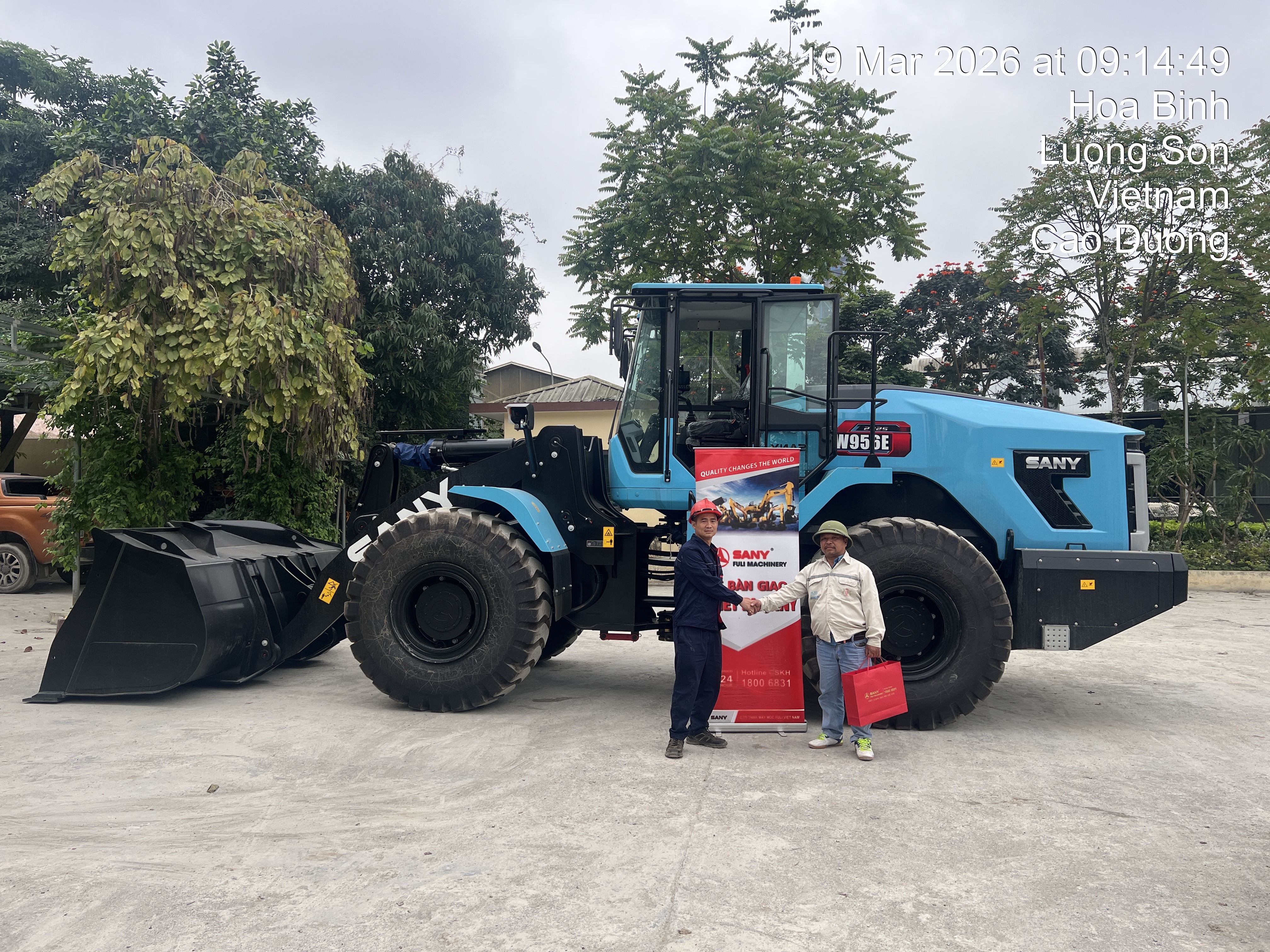 xúc lật điện