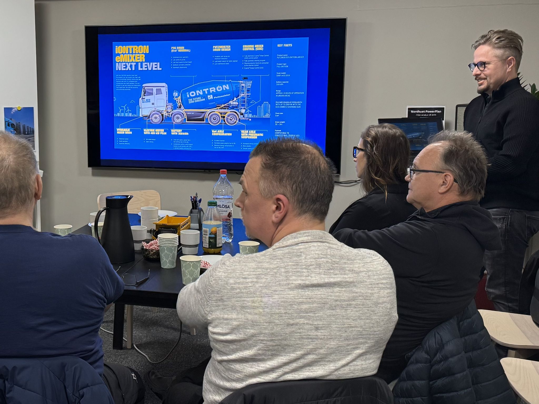 xe trộn bê tông điện