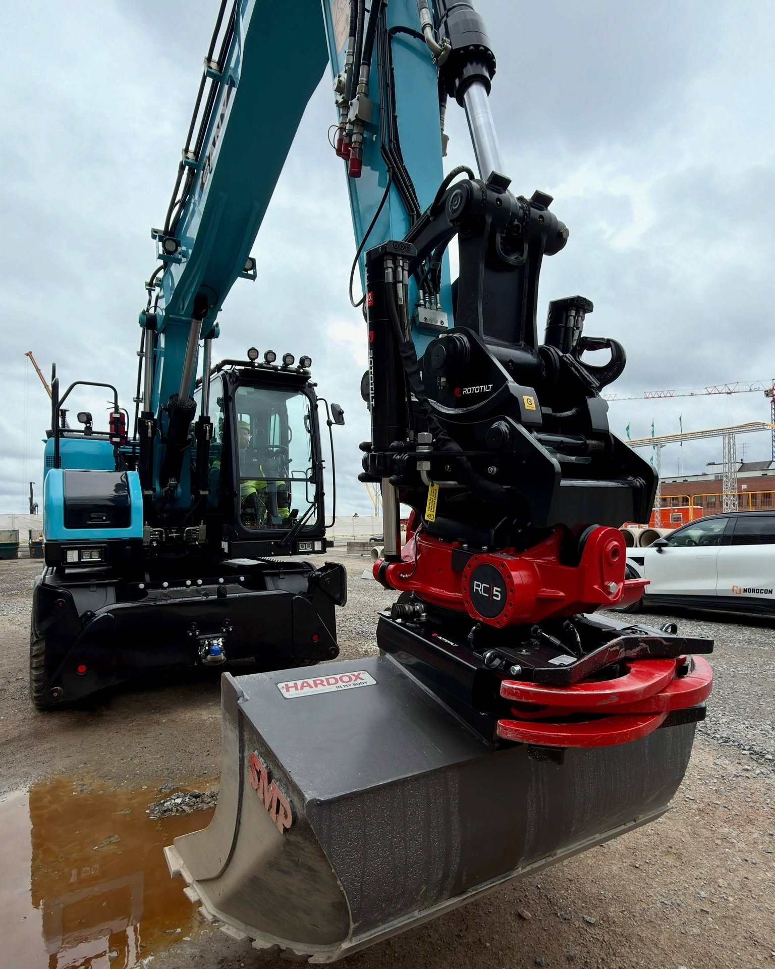 máy xúc bánh lốp điện sy175ew