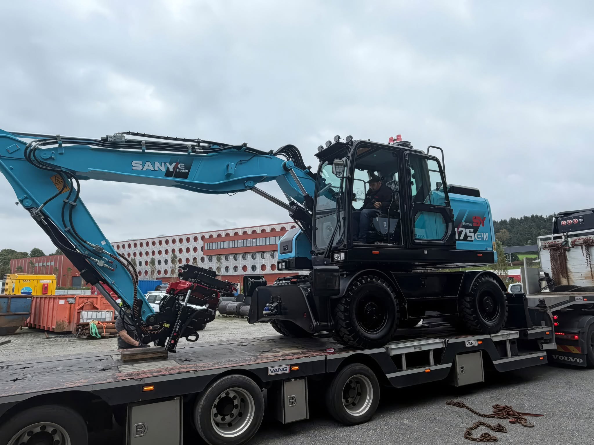 máy xúc điện sy175ew