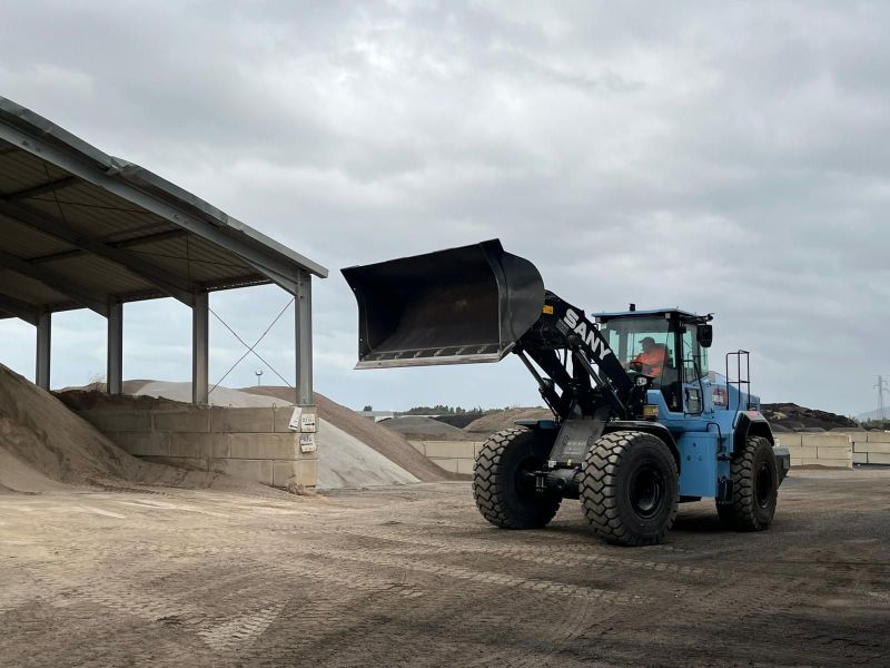 Máy xúc lật bánh lốp điện SW956E được trình diễn tại Pháp