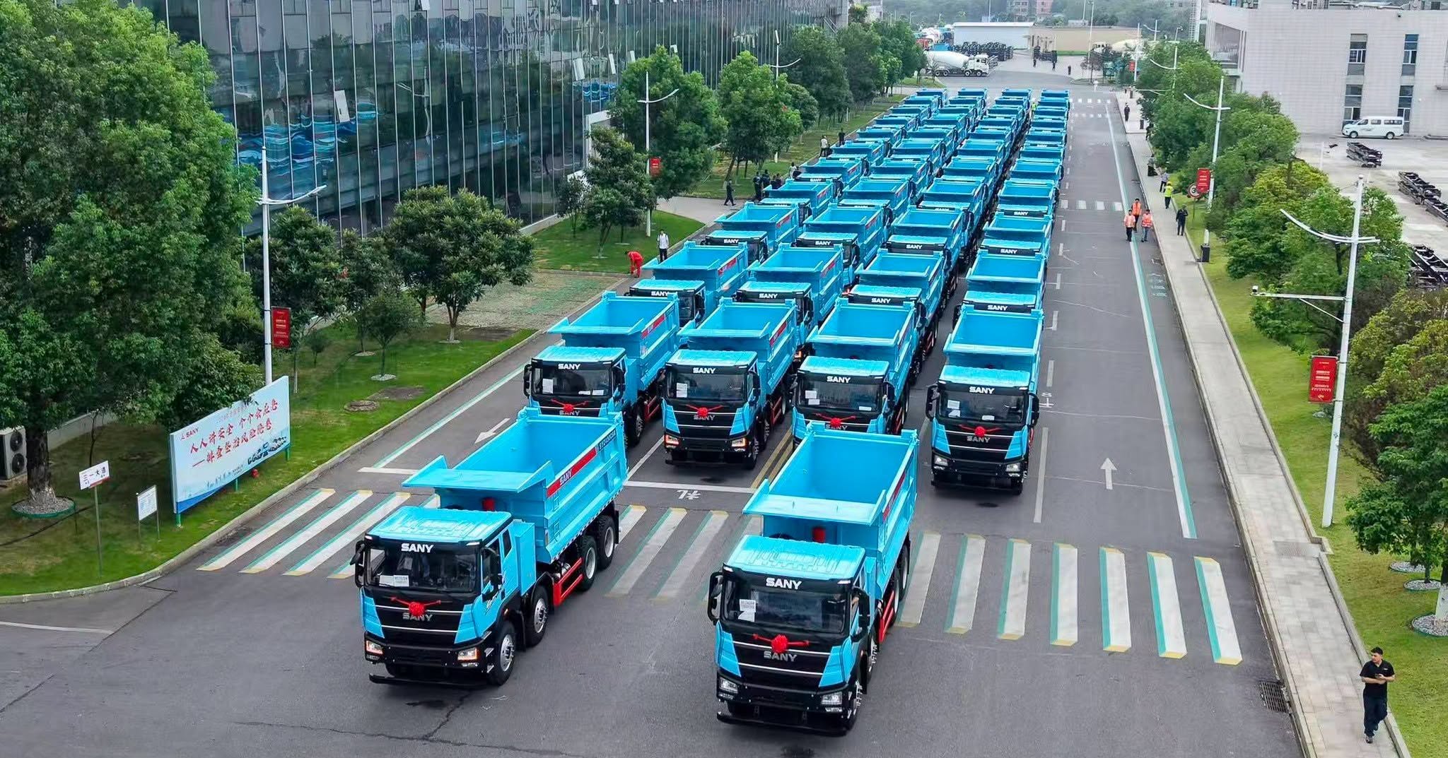 SANY xuất xưởng 603 xe ben điện và xe xúc lật điện trong tháng 8