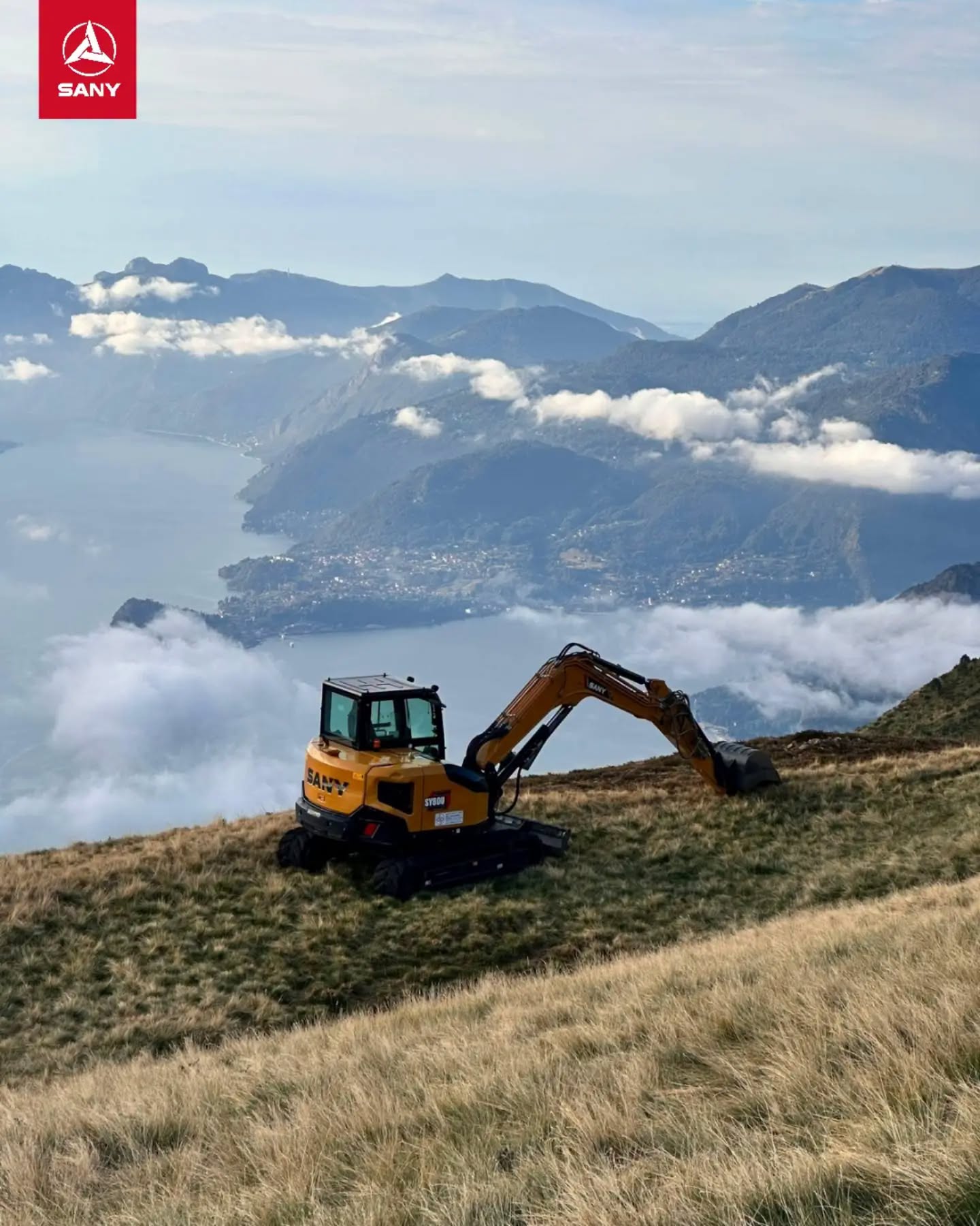SANY Italia : Chủ nhật tuyệt vời với máy xúc SANY bên hồ Como