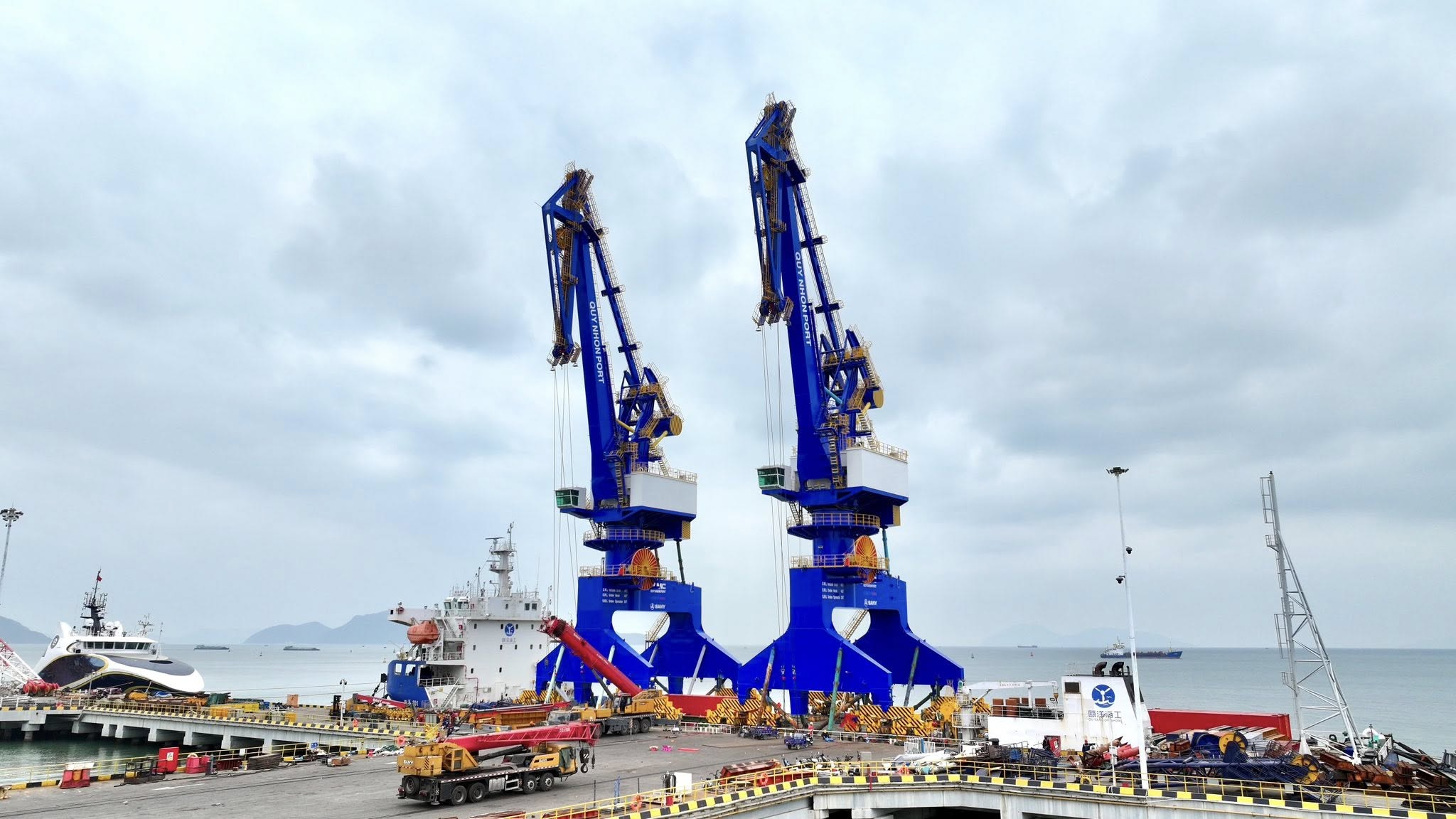 thiết bị cảng