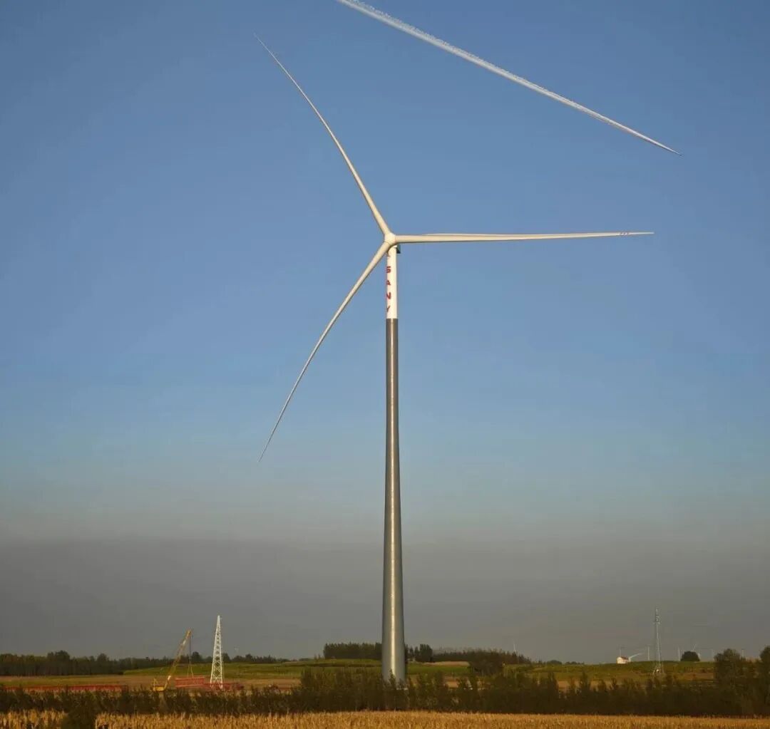 SI-242 CỦA SANY: CÚ HÍCH ĐIỆN GIÓ GIÓ YẾU