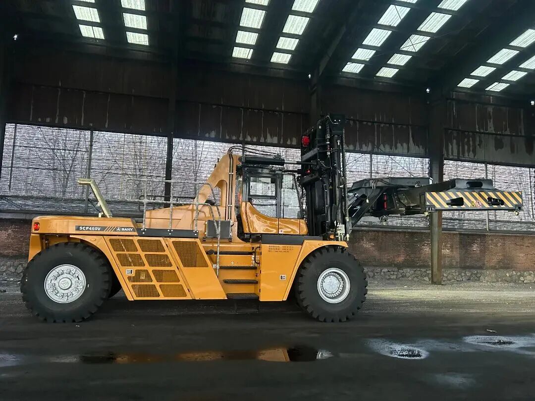 SANY Marine chính thức bàn giao xe nâng hạng nặng 46 tấn