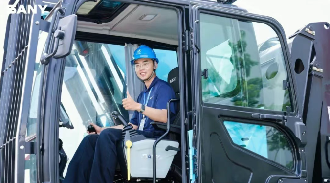 máy gắp sany