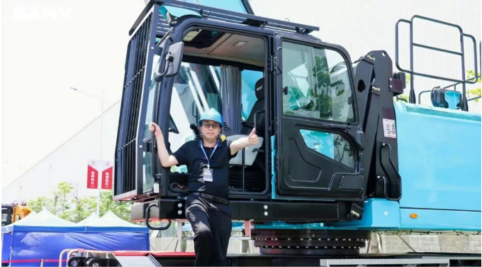 máy gắp sany