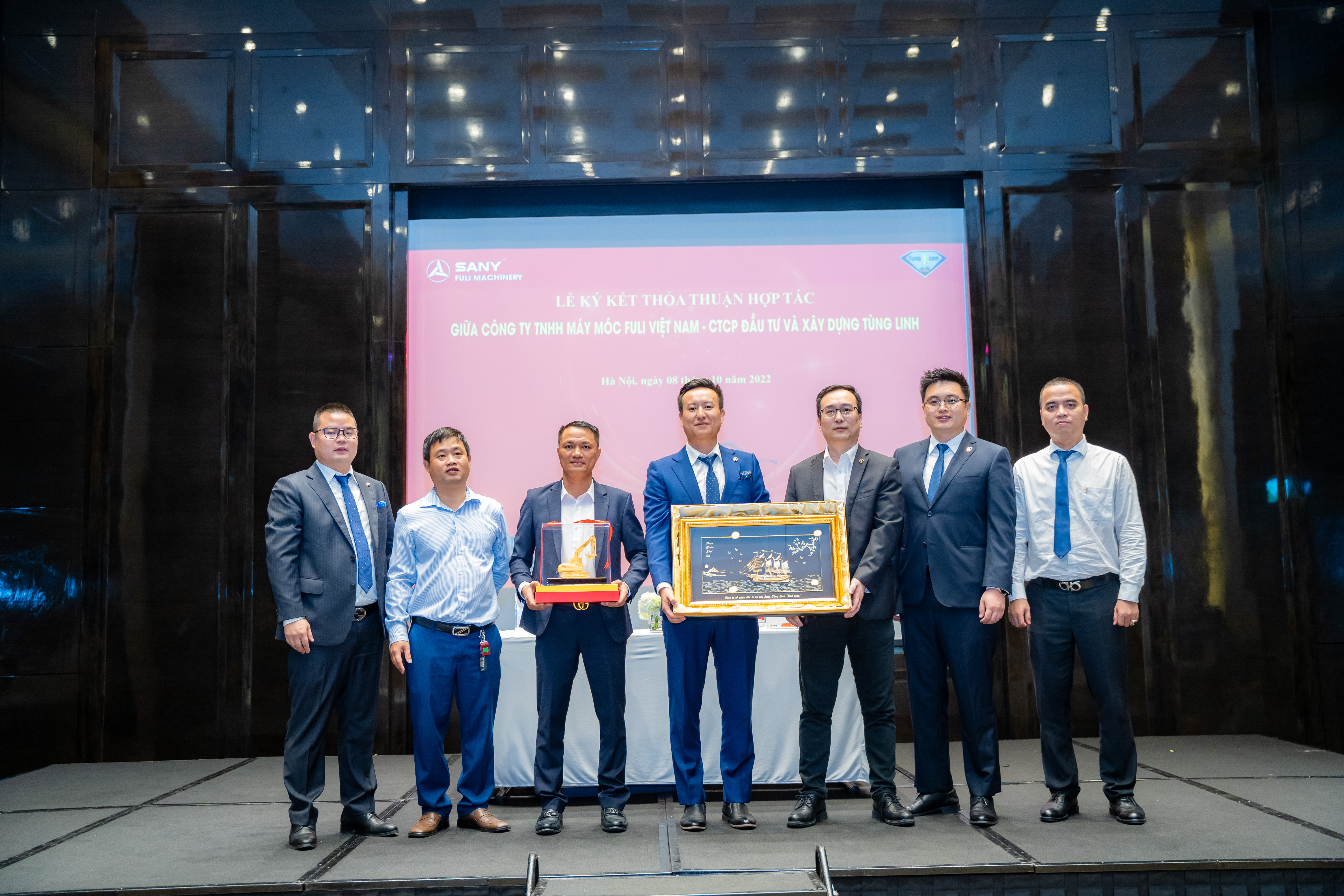 peter tại buổi lễ hợp tác với Tùng Linh