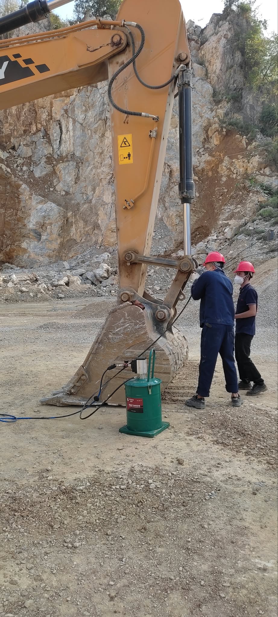 kiểm tra máy xúc SY245H