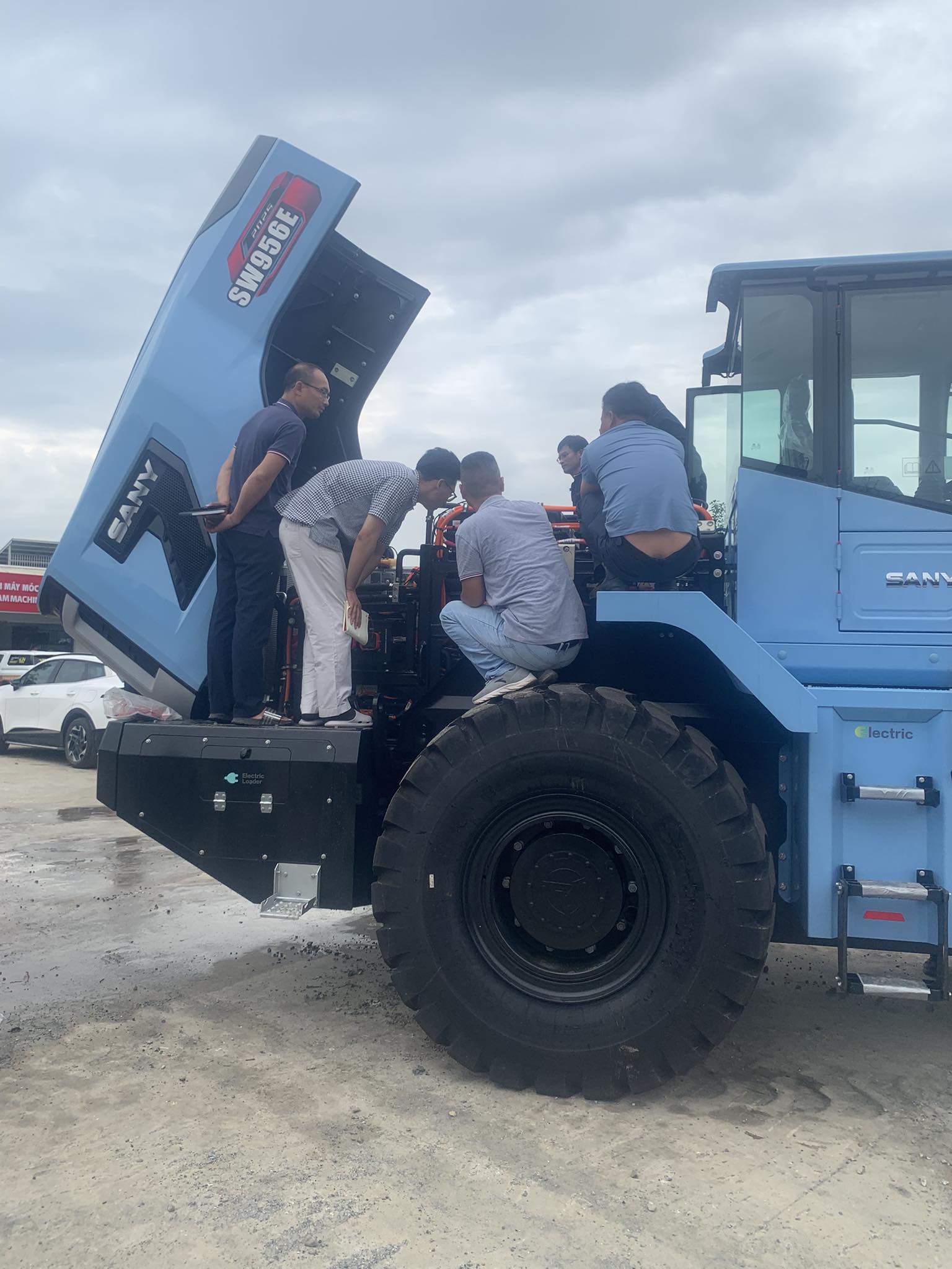 xúc lật điện sany