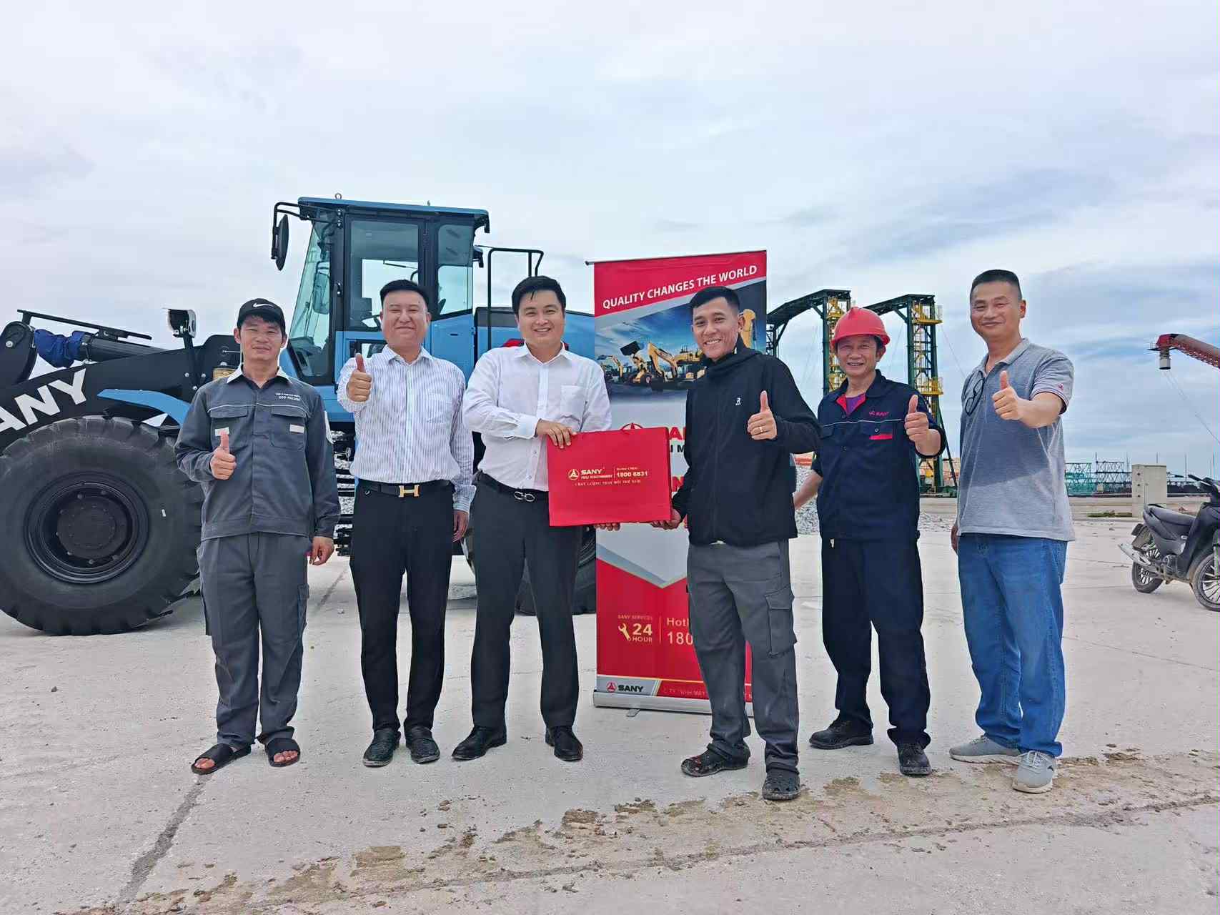 xúc lật điện sany