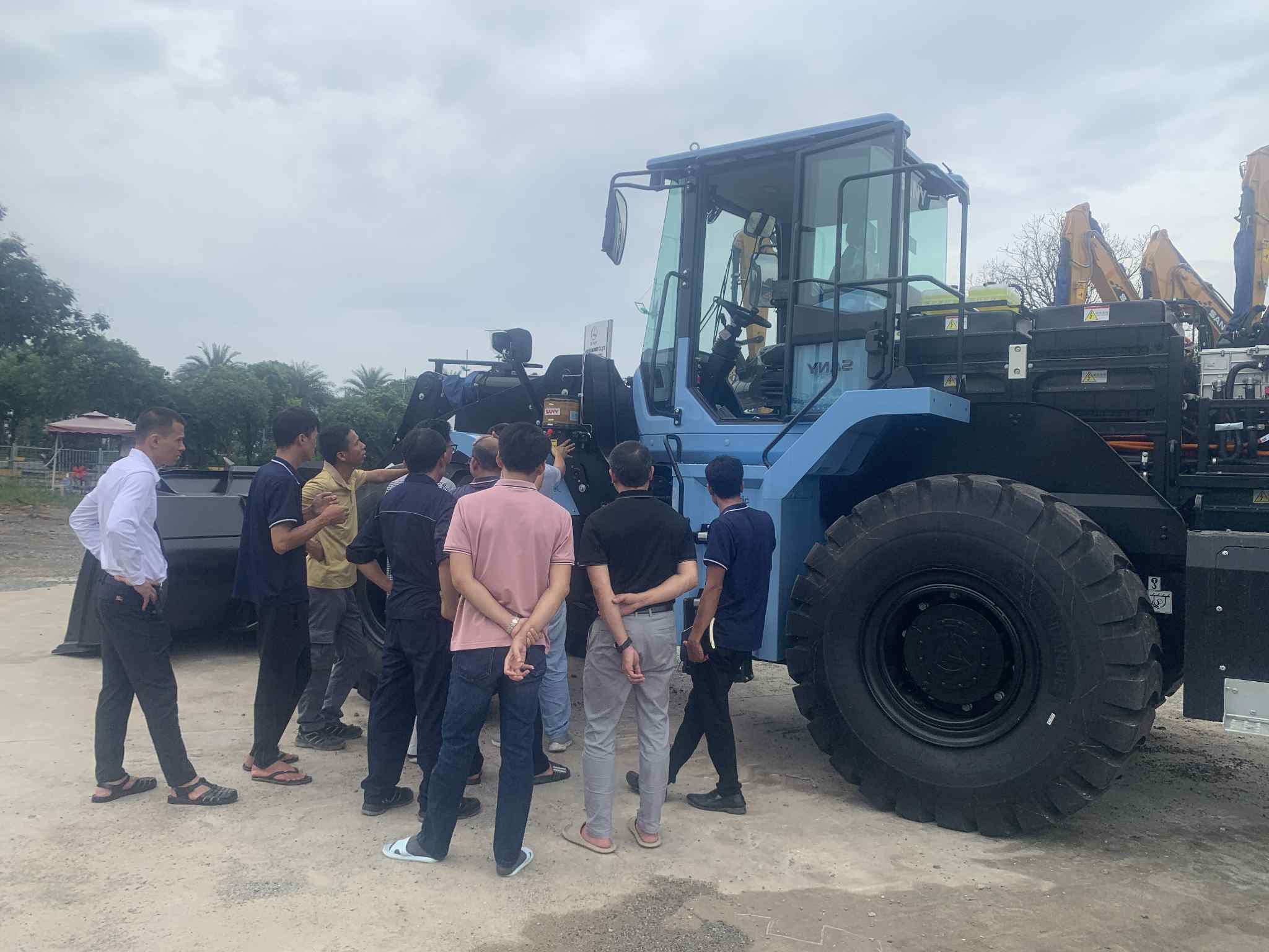 xúc lật điện sany