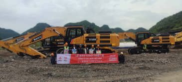 Chọn ngày bàn giao máy xúc SANY