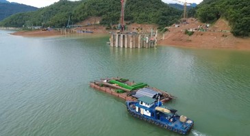 Khoan cọc nhồi khổng lồ SANY SR485R tại công trường cầu dây văng dài nhất Việt Nam