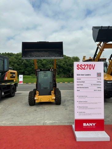 Xúc Lật Skid-steer Loader SS270V